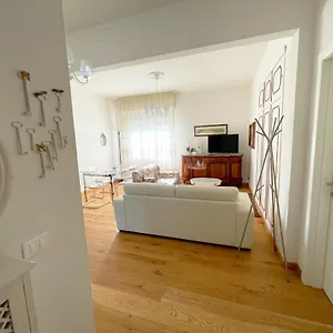 Big With Free Parking Apartment